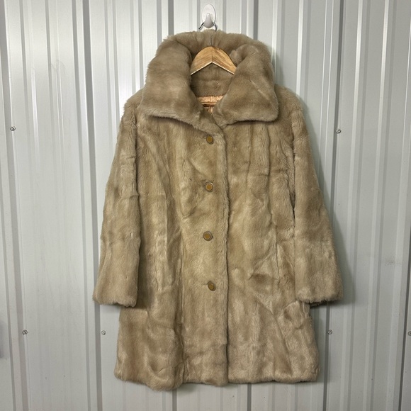 Vintage Sears Fashion Beige Faux Fur Coat Women 10 Retro Old Money Glam Chic - Picture 9 of 9